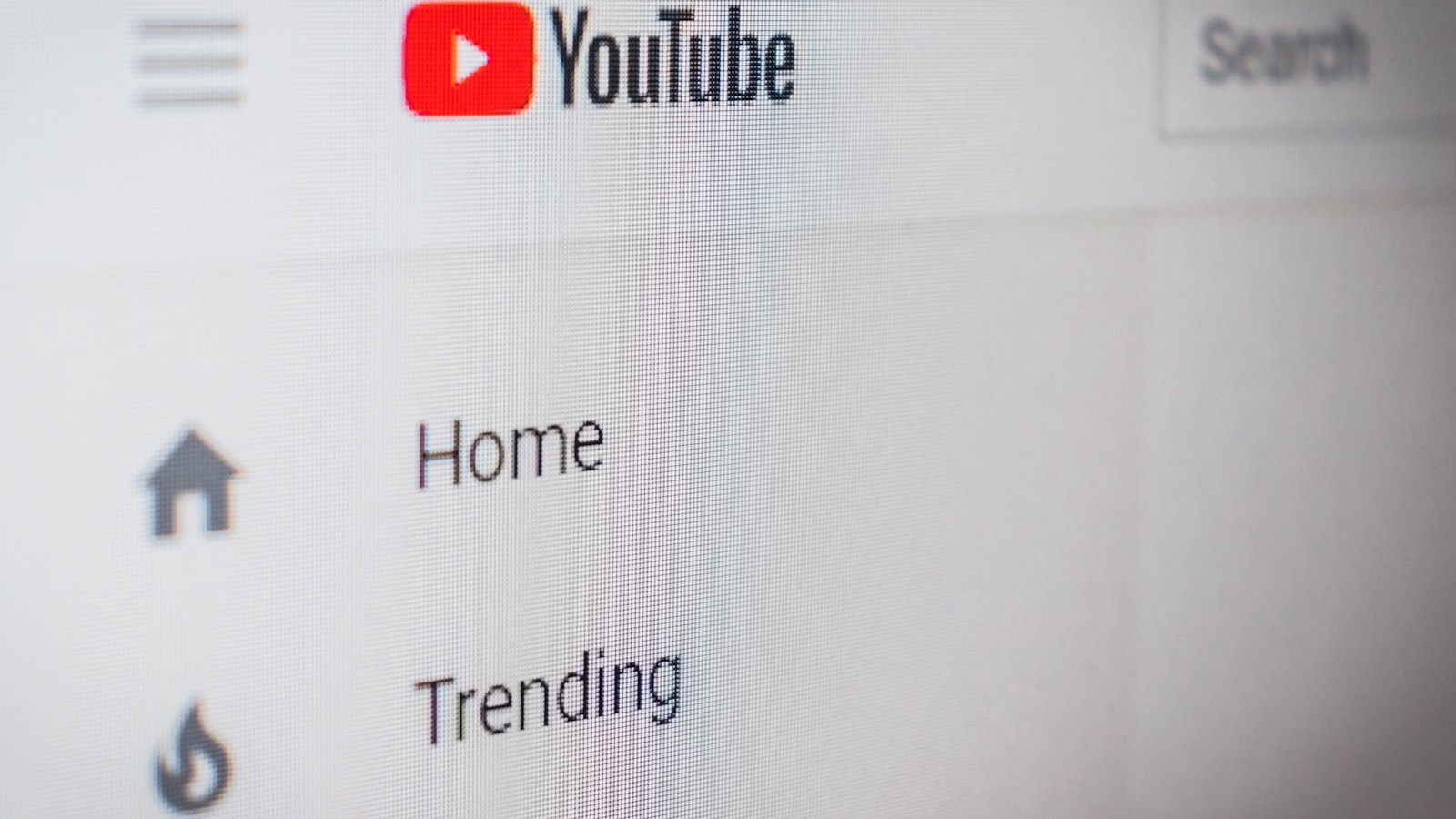 Interface YouTube ouverte sur un écran d'ordinateur