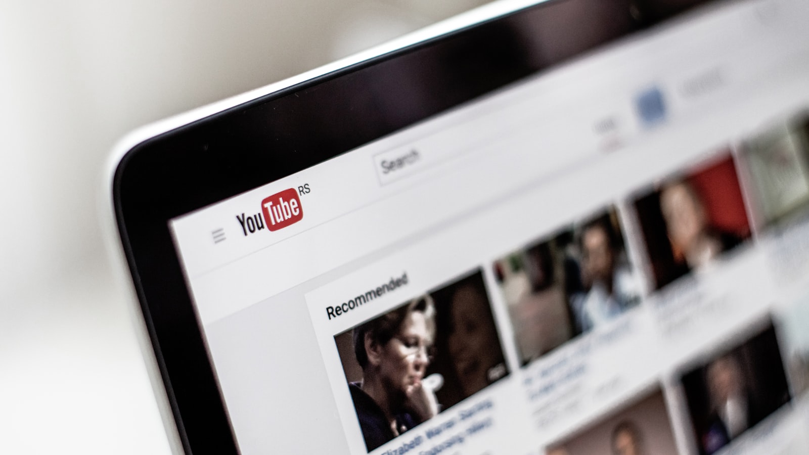 Application YouTube ouverte sur un smartphone